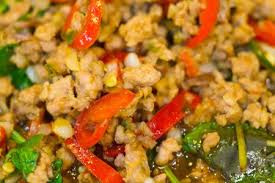 Heat large skillet over high heat. Pad Krapao Moo Wurzig Gebratenes Schweinefleisch Mit Thai Heilige Basilikum Und Chili Lizenzfreie Fotos Bilder Und Stock Fotografie Image 24404737