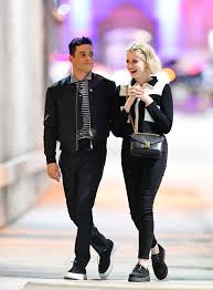 彼らは地下室に住んでいた。 このファミリでは、エルザアダムス息子、ママとパパジュリアンgarikの娘だった。 エルザは狂人だった。 彼女は美しいセラー約夢を見たが、彼女は絵に行きました。 女の子は彼女の. ãƒœãƒ˜ãƒŸã‚¢ãƒ³ ãƒ©ãƒ—ã‚½ãƒ‡ã‚£ ã§å¤§ãƒ–ãƒ¬ã‚¤ã‚¯ ãƒ©ãƒŸ ãƒžãƒ¬ãƒƒã‚¯ãŒè©±é¡Œã®æ‹äººã‚'é€£ã‚Œã¦ãƒ'ãƒªã‚³ãƒ¬ã‚¯ã‚·ãƒ§ãƒ³ã«æ¥å ´ ã‚»ãƒ¬ãƒ–ãƒ‹ãƒ¥ãƒ¼ã‚¹ Spur