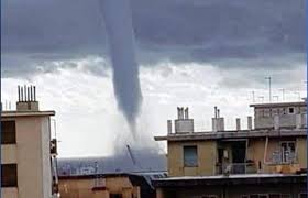 Mai vista una cosa simile, siamo disperati. Siracusa Maltempo Tromba D Aria A Siracusa Liberta Sicilia