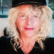 Donna Mehl's Instagram, Twitter & Facebook