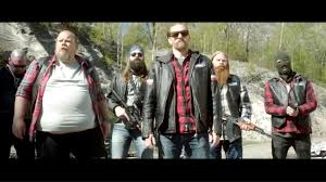 Antalet kriminella utlänningar som döms till utvisning har minskar kraftigt under de senaste tjugo åren, trots att fler allt färre utländska kriminella döms till utvisning, visar en granskning från smedjan. Snalla Kriminella 2021