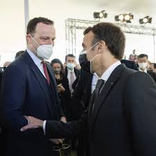 Dem bundesministergesetz zufolge ergibt dies für erstere verantwortung bezüge, die ein drittel höher sind als die besoldungsstufe b11 für beamte, so das hamburger abendblatt. Jens Spahn On Twitter Auch Wenn Es In D Gerade Gut Lauft Die Pandemie Ist Erst Vorbei Wenn Sie Weltweit Uberwunden Ist Das Braucht Unsere Europ Solidaritat Mit Afrika