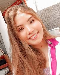 Samira Silva's Instagram, Twitter & Facebook