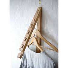 Portant V Tements Mural La Fin Du Mobilier Decofinder Rangement Suspendu Rangement Penderie Tissu