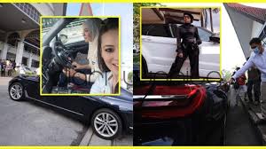 Di bagian belakang terdapat balkon vip, sedangkan pada bagian tengah kereta didesain elegan dan mewah dengan fasilitas audio, video/tv monitor, pendingin ruangan (ac), dan. Tiga Jenis Kereta Mewah Milik Neelofa Yang Tidak Diketahui Peminat Yg Last Tu Paling Rare Diari Wanita