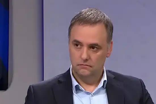 El lastre del caso Adorni, un “Cambalache” que desgasta la moral y pelotazo  en contra para Milei