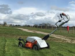 They have also incorporated adjusting levers to suit. Stihl We Love This Pic Of The Stihl Rma 765 Professional Battery Powered Lawn Mower You Can Cover An Area Up To 3100 M2 On One Charge With The Recommended Ar 3000