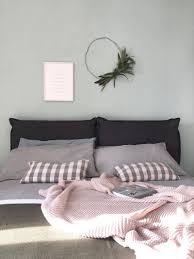 Decorare la parete dietro il letto: Rinnovare La Camera Da Letto Arreda Con Sara