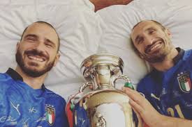 Maybe you would like to learn more about one of these? Bonucci E Chiellini Come Cannavaro A Letto Con La Coppa Mi Raccomando Copri La Bambina
