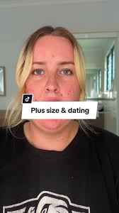 How to Be Confident at A Bar Plus Size