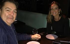 Entenda os possíveis motivos da decisão que foi tomada pelos contratantes da emissora e pelo apresentador. Faustao Ganha Homenagem Da Mulher Em Dia De Aniversario Ofuxico