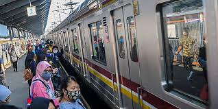 Dinasihatkan agar semak semula surat tawaran kerja terlebih dahulu, adakah notis 2 bulan dibenarkan. New Normal Saat Naik Krl Penumpang Tak Boleh Berbicara Dan Balita Dilarang Naik Kereta Halaman All Kompas Com