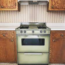 Harvest gold and avocado green kitchen appliances that were trendy in the 1960s are also making a comeback. Vintage Kitchen Colors Straight From Your Mom S Kitchen Taste Of Home
