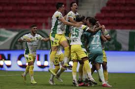 Access the expert huracan vs defensa y justicia match preview and discover the players who are likely to line up for the big game thanks to our team. Defensa Y Justicia Agranda Su Leyenda Es Campeon De La Conmebol Recopa 2021 Conmebol