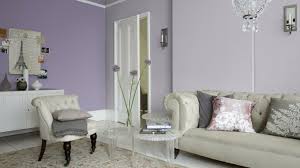 Ruang tamu keren dengan warna ungu dan putih 10 Inspirasi Desain Interior Ruang Lilac Yang Anggun Dan Elegan