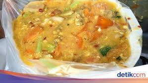 Resep cara membuat seblak.saya juga pernah sesekali menggunakan bumbu nasi goreng instan merek kok*ta, menurut saya ini yang paling masuk dibandingkan bumbu instan lainnya. Huahh Tersengat Pedasnya Seblak Kuah Khas Bandung Dengan Isian Lengkap