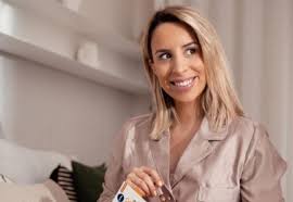 Hoje na nossa rubrica família de artistas colocamos em foco a de lena coelho.esta cantora e atriz é filha de helena tavares (fadista, cançonetista e atriz) e de carlos coelho (ator), ambos já falecidos. Apresentadora Helena Coelho Ja Foi Mae De Uma Menina