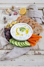 Moin heiner!tzatziki ohne knofi ist einfach zuviel rücksicht auf die kollegen.ich nehme magerqark statt joghurt.richtig durchgezogen ist er. Tzatziki Wie In Griechenland Rezept Sweets Lifestyle