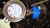 Il est d'abord important de signaler qu'un compteur linky en parfait état de marche est complètement silencieux, contrairement aux anciens compteurs avec lesquels il est assez fréquent d'entendre des bruits et. Comment Lire Un Compteur D Eau Et Calculer Un Debit Youtube