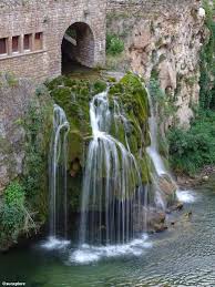 Saint Chely Du Tarn Ce Petit Village Medieval Au Cœur De La Lozere Degage Un Charme Particulier Les Maisons En Idee Vacances Ete Lozere Paysages Magnifiques