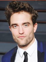 Robert Pattinson Has Long Blonde Hair In The King Twilight Fans Are Losing It Robert Pattinson Inspirational Celebrities Blonde Hair