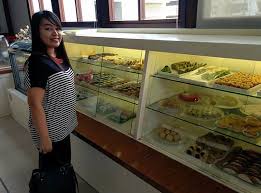 Manakah roti gandum yang paling cocok untuk anda? Traditional Cakes Picture Of Mama Toko Kue Dan Es Krim Makassar Tripadvisor