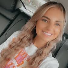 Alexis Oelke's Instagram, Twitter & Facebook