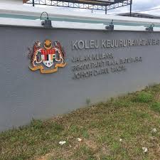 Hay 3 maneras de llegar desde parit raja hasta batu pahat en autobús, taxi o en coche. Fotos Bei Kolej Jururawat Masyarakat Batu Pahat Parit Raja Batu Pahat Johor