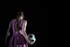La regia è di liv ferracchiati, con cui ho fondato, insieme ad altri otto, la compagnia the baby si chiude con platonov di cechov, per la regia di liv ferracchiati, venerdì 11 dicembre ore 21. Al Teatro India In Scena La Trilogia Sull Identita Di Liv Ferracchiati Thespot News