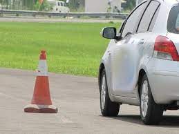 Untuk menuju lokasi taman lalu lintas cibubur bila kita menggunakan jalan tol jagorawi keluar di gerbang tol cibubur setelah itu masuk ke buperta yang patokannya adalah patung tunas kelapa berwarna hitam. Susahnya Cari Tempat Belajar Nyetir Di Jakarta