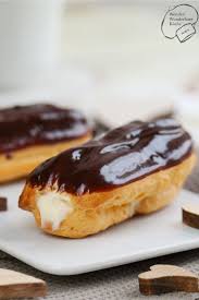 Klassische Eclairs Liebesknochen Aus Brandteig Mit Einer Fullung Aus Vanillecreme Die Aus Einem Selbst Gemachten Pudding Und Eclair Rezept Brandteig Eclairs
