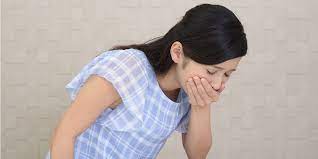 Kemudian 4 hari setelah menikah saya mual,pusing,nafas cepat,mudah capek,puting jadi agak gelap,sering buang air kecil dan telat haid. Perut Mual Dan Kepala Pusing Ini 9 Penyebabnya