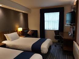 A convenient gatwick airport hotel with a restaurant, meeting rooms and onsite parking. Holiday Inn Express Gatwick Crawley Haslett Avenue East Crawley West Sussex Rh10 1ua