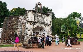 Kota a famosa (bermaksud yang termasyhur dalam bahasa portugis) telah dibina oleh portugis sebaik sahaja berjaya menawan melaka pada tahun 1511. Kota A Famosa Peranan Kubu Kuno Pada Masa Kini Yg Ramai Tak Sedar