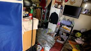 Sehr interessant fand ich eine aktuelle studie bei der dass man auch auf kleinsten raum wunderbar wohnen kann beweist dieses 24m2 traumdomizil hier ist. Mini Wohnungen In Paris Das Dienstmadchenzimmer Problem Oder 370 Euro Miete Fur 6 83 Quadratmeter