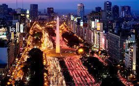 Obelisco de buenos aires, vista noctura desde la avenida 9 de julio. El Obelisco Se Llena De Vino Para Celebrar El Dia De La Bebida Nacional Vinos Y Buen Vivir