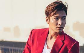 Previously, the media outlet 'dispatch' reported that the actor was dating yeonwoo. Lee Min Ho Among Six Cast In Pachinko Series At Apple Variety