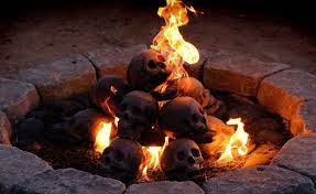 From the photos, it looks like the mandibles can be open, closed, or removed entirely so you can get the perfectly arranged pile of skulls in your fireplace. Skull Fire Logs Gear Hungry Skull Fire Backyard Accessories Outdoor Fire Pit
