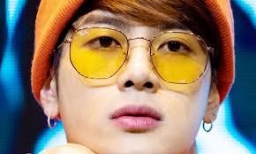Él y su hermano mayor recibieron entrenamiento de gimnasia y consiguió el primer puesto en un campeonato de gimnasia. Jackson Wang Kpop Reporter K Pop Breaking News And Gossip