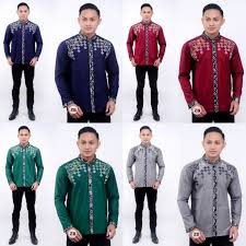 Mulai dari batik tulis, batik cap dan juga batik print. Kemeja Katun Pria List Batik Kombinasi Lengan Panjang Baju Batik Pria Kombinasi Bordir Shopee Indonesia