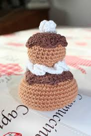 Religieuse Et Eclair Au Chocolat Au Crochet Le Petit Monde De Domi En 2020 Eclair Au Chocolat Nourriture En Crochet Crochet