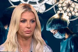 anˈdree̯a bəˈnikə (born 21 june 1978) is a romanian singer. Andreea BÄƒnicÄƒ Ajunge In SfarÈ™it Pe Mana Medicilor Doar N O SÄƒ MÄƒ Operez La 50 De Ani Ce IÈ™i Va Face Vedeta Impact