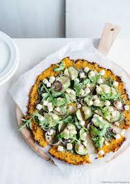 Pizza A La Carotte Au Pesto Courgette Et Feta Recette Plat Vegetarien Facile Plat Vegetarien Mange Tes Legumes