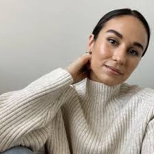 Samantha Broderick's Instagram, Twitter & Facebook