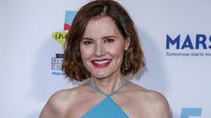 Davis was a structural specialist, and her mom, lucille, used to function as an educator's partner. Geena Davis On Joining Netflix S Glow Uncomfortable Metoo Moment