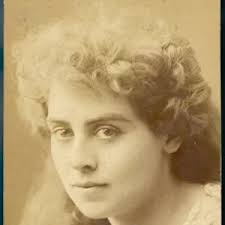 Eleanor Calhoun's Instagram, Twitter & Facebook