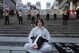 Jun 18, 2021 · 제노사이드 등과 같은 국제법상 강행규범(jus cogens, 국제법상의 절대적 규범으로 어떤 국가도 일탈이 허용되지 않는다)을 위반한 경우에 모든 국가가 대세적 의무를 준수함에 따라 국제공동체 전체가 그 법적 보호로부터 이익을 받는다는 국제법 규범을 의미한다. ê³µì¡´ì¹¼ëŸ¼ ìœ¡ì‹ì€ í­ë ¥ ìƒì˜ íƒˆì˜ ì‹œìœ„ ë™ë¬¼ê¶Œ ë‹¨ì²´ ê³¼ì—° ë¹„í­ë ¥ì ì¸ê°€ ì‹œì‚¬ì£¼ê°„