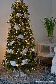 I love all the vinyl but the christmas tree vinyl designed out of scrolls is amazing 😀. How To Decorate A Stunning Blue And Silver Christmas Tree An Extraordinary Day