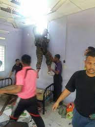 Sungai udang is a rapidly developing town in malacca within the parliamentary constituency of tangga batu. Dalam Negara Anggota Tentera Berpayung Terjun Patah Kaki Mendarat Atas Bumbung Di Kem Terendak Wangcyber
