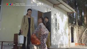 Hướng dương ngược nắng là một bộ phim truyền hình được thực hiện bởi trung tâm sản xuất phim truyền hình việt nam, đài truyền hình việt nam do nsưt vũ trường khoa làm đạo diễn. Yx0e10 0zml9hm